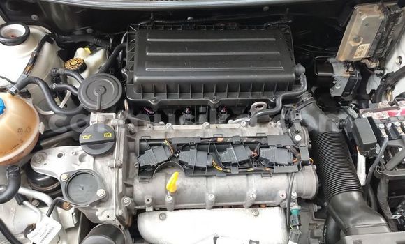 Acheter Occasion Voiture Volkswagen Polo Blanc à Beitbridge, Matabeleland South Acheter Occasion Voiture Volkswagen Polo Blanc à Beitbridge, Matabeleland South