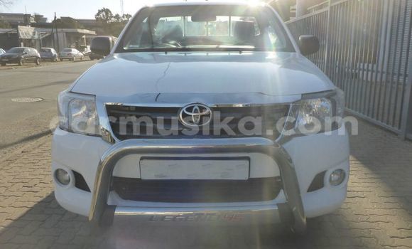 Buy Used Toyota Hilux White Car in Beitbridge in Matabeleland South