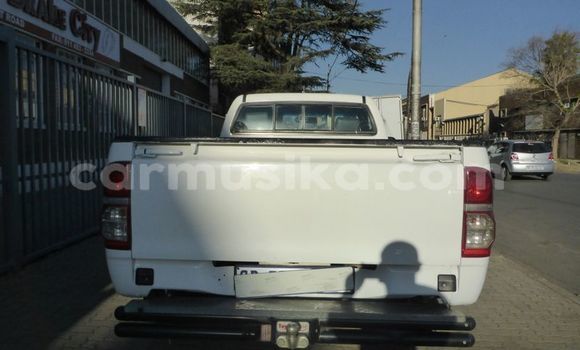 Tenga Tsaru Toyota Hilux Chena Mota in Beitbridge in Matabeleland South Tenga Tsaru Toyota Hilux Chena Mota in Beitbridge in Matabeleland South