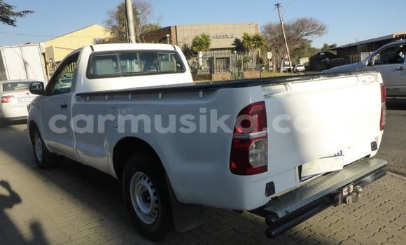 Tenga Tsaru Toyota Hilux Chena Mota in Beitbridge in Matabeleland South Tenga Tsaru Toyota Hilux Chena Mota in Beitbridge in Matabeleland South