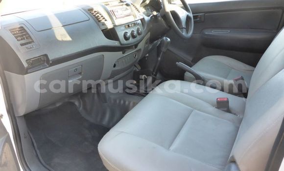 Tenga Tsaru Toyota Hilux Chena Mota in Beitbridge in Matabeleland South Tenga Tsaru Toyota Hilux Chena Mota in Beitbridge in Matabeleland South