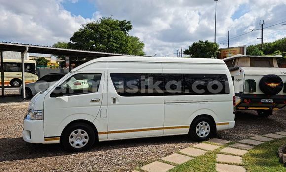 Acheter Occasion Voiture Toyota Hiace Blanc à Beitbridge, Matabeleland South Acheter Occasion Voiture Toyota Hiace Blanc à Beitbridge, Matabeleland South