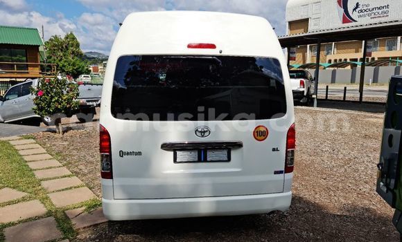 Acheter Occasion Voiture Toyota Hiace Blanc à Beitbridge, Matabeleland South Acheter Occasion Voiture Toyota Hiace Blanc à Beitbridge, Matabeleland South