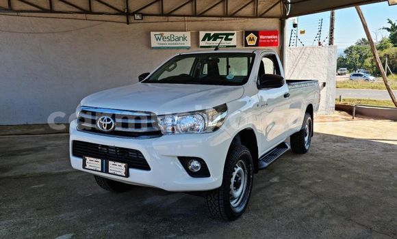 Tenga Tsaru Toyota Hilux Chena Mota in Beitbridge in Matabeleland South