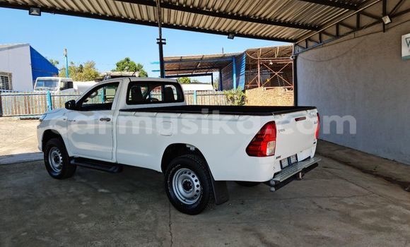 Tenga Tsaru Toyota Hilux Chena Mota in Beitbridge in Matabeleland South Tenga Tsaru Toyota Hilux Chena Mota in Beitbridge in Matabeleland South