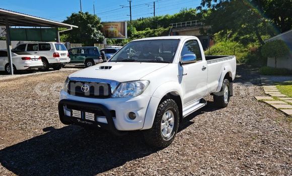 Buy Used Toyota Hilux White Car in Beitbridge in Matabeleland South