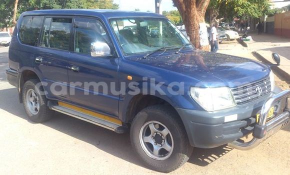 Nunua Ilio tumika Toyota Land Cruiser Prado Bluu Gari ndani ya Alexandra Park nchini Harare