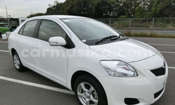 Acheter Occasion Voiture Toyota Belta Blanc à Beitbridge, Matabeleland South