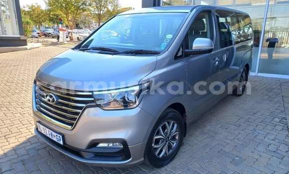 Acheter Occasion Voiture Hyundai H1 Gris à Beitbridge, Matabeleland South Acheter Occasion Voiture Hyundai H1 Gris à Beitbridge, Matabeleland South