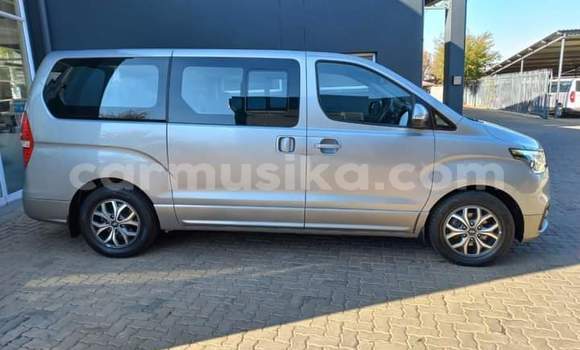 Nunua Ilio tumika Hyundai H1 Fedha Gari ndani ya Beitbridge nchini Matabeleland Kusini Nunua Ilio tumika Hyundai H1 Fedha Gari ndani ya Beitbridge nchini Matabeleland Kusini