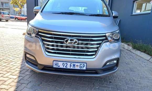 Nunua Ilio tumika Hyundai H1 Fedha Gari ndani ya Beitbridge nchini Matabeleland Kusini Nunua Ilio tumika Hyundai H1 Fedha Gari ndani ya Beitbridge nchini Matabeleland Kusini