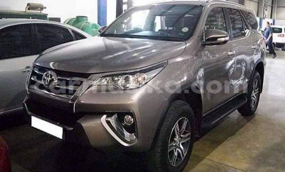 Nunua Ilio tumika Toyota Fortuner Fedha Gari ndani ya Beitbridge nchini Matabeleland Kusini