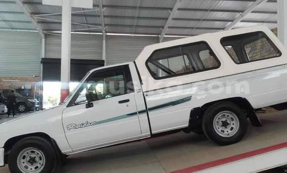 Buy Used Toyota Hilux White Car in Beitbridge in Matabeleland South Buy Used Toyota Hilux White Car in Beitbridge in Matabeleland South