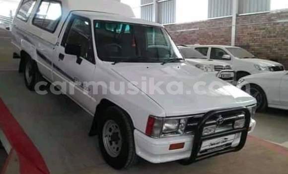 Buy Used Toyota Hilux White Car in Beitbridge in Matabeleland South Buy Used Toyota Hilux White Car in Beitbridge in Matabeleland South