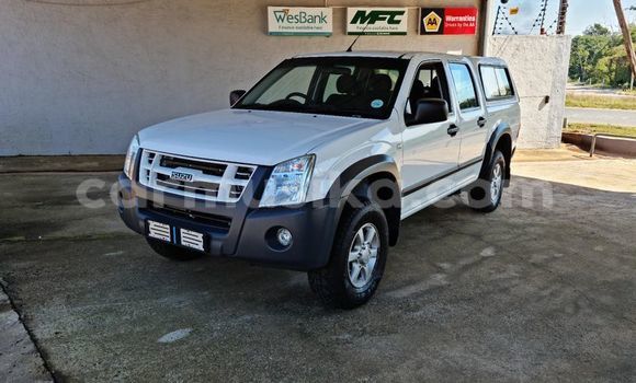 Nunua Ilio tumika Isuzu KB Nyeupe Gari ndani ya Beitbridge nchini Matabeleland Kusini