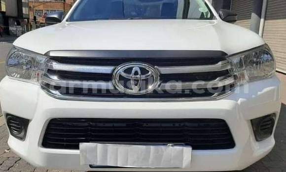 Buy Used Toyota Hilux White Car in Beitbridge in Matabeleland South Buy Used Toyota Hilux White Car in Beitbridge in Matabeleland South