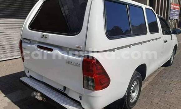Buy Used Toyota Hilux White Car in Beitbridge in Matabeleland South Buy Used Toyota Hilux White Car in Beitbridge in Matabeleland South