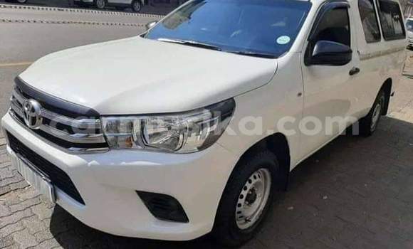 Buy Used Toyota Hilux White Car in Beitbridge in Matabeleland South Buy Used Toyota Hilux White Car in Beitbridge in Matabeleland South