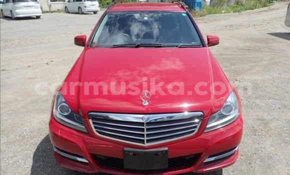 Nunua Ilio tumika Mercedes-Benz C-Classe Nyekundu Gari ndani ya Beitbridge nchini Matabeleland Kusini