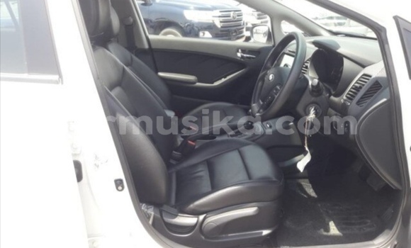 Acheter Occasion Voiture Kia Forte Blanc à Beitbridge, Matabeleland South Acheter Occasion Voiture Kia Forte Blanc à Beitbridge, Matabeleland South