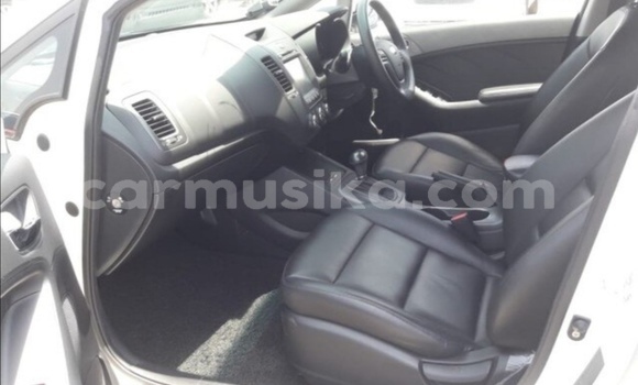 Acheter Occasion Voiture Kia Forte Blanc à Beitbridge, Matabeleland South Acheter Occasion Voiture Kia Forte Blanc à Beitbridge, Matabeleland South