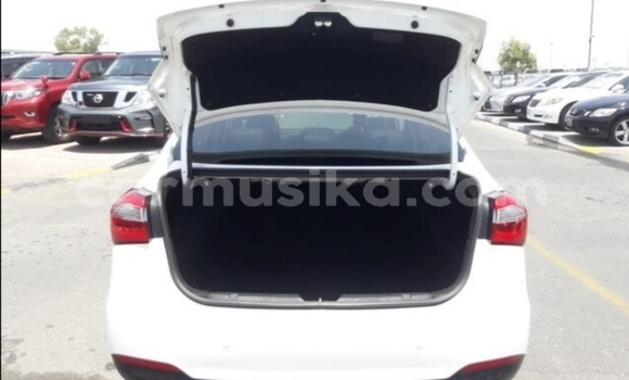 Acheter Occasion Voiture Kia Forte Blanc à Beitbridge, Matabeleland South Acheter Occasion Voiture Kia Forte Blanc à Beitbridge, Matabeleland South