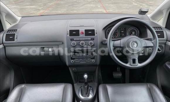 Acheter Occasion Voiture Volkswagen Touran Blanc à Beitbridge, Matabeleland South Acheter Occasion Voiture Volkswagen Touran Blanc à Beitbridge, Matabeleland South