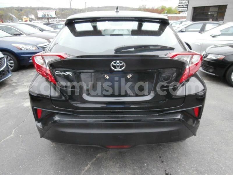 Big with watermark 2018 toyota c hr pic 7191695856297644273 1024x768