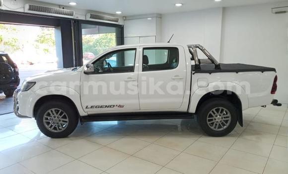 Buy Used Toyota Hilux White Car in Beitbridge in Matabeleland South Buy Used Toyota Hilux White Car in Beitbridge in Matabeleland South
