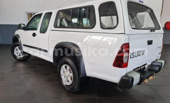 Nunua Ilio tumika Isuzu KB Nyeupe Gari ndani ya Beitbridge nchini Matabeleland Kusini Nunua Ilio tumika Isuzu KB Nyeupe Gari ndani ya Beitbridge nchini Matabeleland Kusini