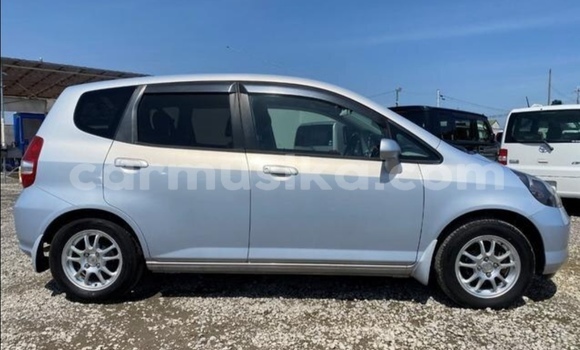 Nunua Ilio tumika Honda Fit Bluu Gari ndani ya Beitbridge nchini Matabeleland Kusini Nunua Ilio tumika Honda Fit Bluu Gari ndani ya Beitbridge nchini Matabeleland Kusini