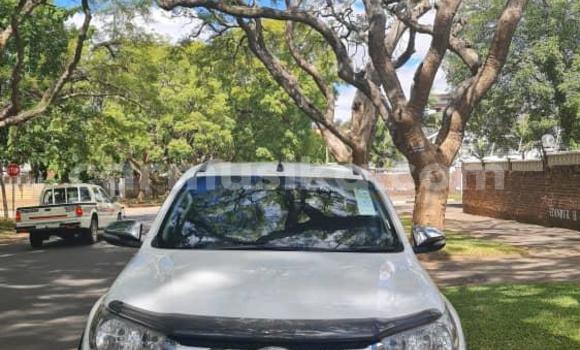 Nunua Ilio tumika Toyota Hilux Nyeupe Gari ndani ya Avondale nchini Harare Nunua Ilio tumika Toyota Hilux Nyeupe Gari ndani ya Avondale nchini Harare