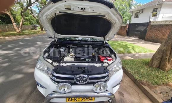 Nunua Ilio tumika Toyota Hilux Nyeupe Gari ndani ya Avondale nchini Harare Nunua Ilio tumika Toyota Hilux Nyeupe Gari ndani ya Avondale nchini Harare