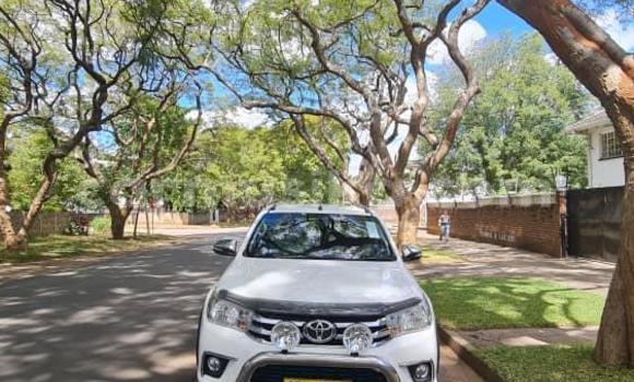 Nunua Ilio tumika Toyota Hilux Nyeupe Gari ndani ya Avondale nchini Harare Nunua Ilio tumika Toyota Hilux Nyeupe Gari ndani ya Avondale nchini Harare