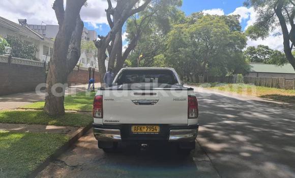 Nunua Ilio tumika Toyota Hilux Nyeupe Gari ndani ya Avondale nchini Harare Nunua Ilio tumika Toyota Hilux Nyeupe Gari ndani ya Avondale nchini Harare