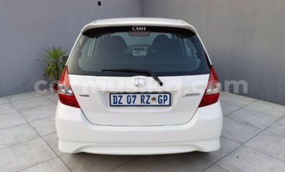 Buy Used Honda Jazz White Car in Harare in Harare Buy Used Honda Jazz White Car in Harare in Harare