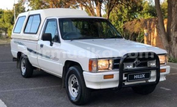 Tenga Tsaru Toyota Hilux Zvimwe Mota in Beitbridge in Matabeleland South