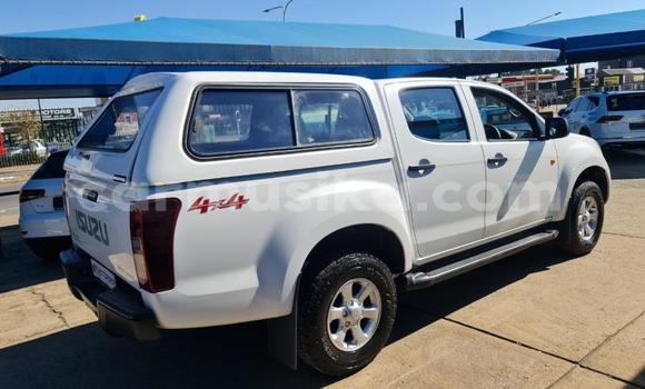 Nunua Ilio tumika Isuzu KB Nyeupe Gari ndani ya Beitbridge nchini Matabeleland Kusini Nunua Ilio tumika Isuzu KB Nyeupe Gari ndani ya Beitbridge nchini Matabeleland Kusini