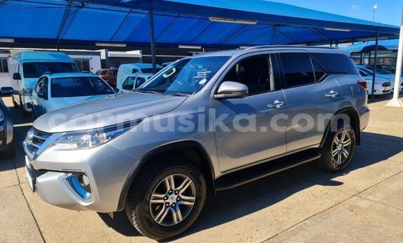 Nunua Ilio tumika Toyota Fortuner Nyingine Gari ndani ya Beitbridge nchini Matabeleland Kusini Nunua Ilio tumika Toyota Fortuner Nyingine Gari ndani ya Beitbridge nchini Matabeleland Kusini
