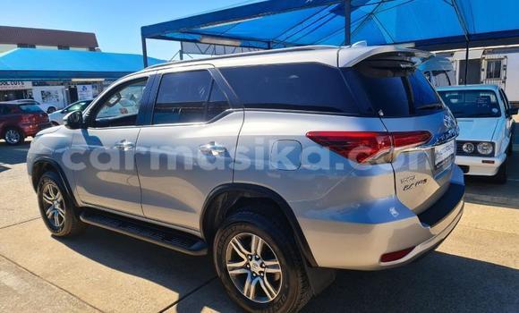 Nunua Ilio tumika Toyota Fortuner Nyingine Gari ndani ya Beitbridge nchini Matabeleland Kusini Nunua Ilio tumika Toyota Fortuner Nyingine Gari ndani ya Beitbridge nchini Matabeleland Kusini