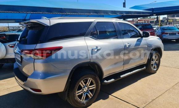 Nunua Ilio tumika Toyota Fortuner Nyingine Gari ndani ya Beitbridge nchini Matabeleland Kusini Nunua Ilio tumika Toyota Fortuner Nyingine Gari ndani ya Beitbridge nchini Matabeleland Kusini