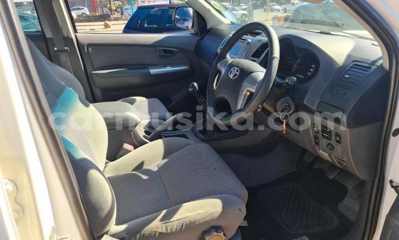 Buy Used Toyota Hilux White Car in Beitbridge in Matabeleland South Buy Used Toyota Hilux White Car in Beitbridge in Matabeleland South