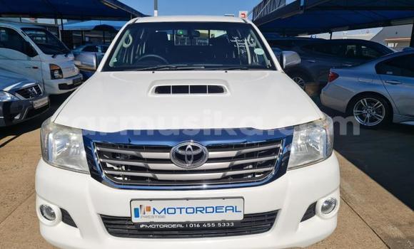 Buy Used Toyota Hilux White Car in Beitbridge in Matabeleland South Buy Used Toyota Hilux White Car in Beitbridge in Matabeleland South