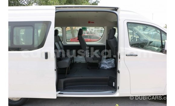 Acheter Import Voiture Toyota Hiace Blanc à Import - Dubai, Harare Acheter Import Voiture Toyota Hiace Blanc à Import - Dubai, Harare