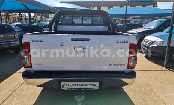 Buy Used Toyota Hilux White Car in Beitbridge in Matabeleland South Buy Used Toyota Hilux White Car in Beitbridge in Matabeleland South