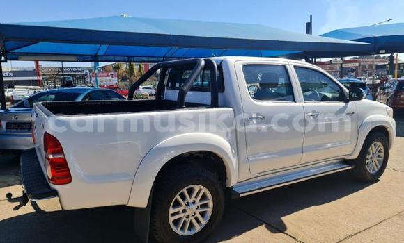 Buy Used Toyota Hilux White Car in Beitbridge in Matabeleland South Buy Used Toyota Hilux White Car in Beitbridge in Matabeleland South