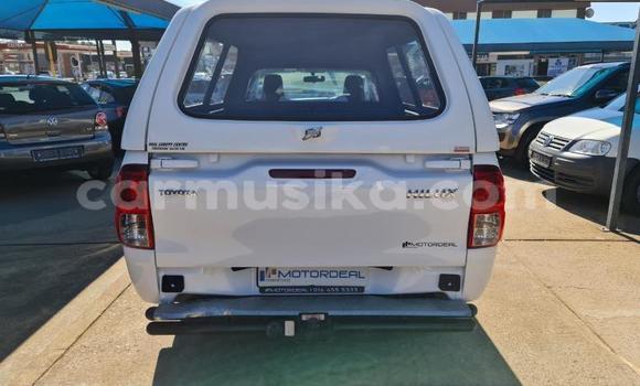 Tenga Tsaru Toyota Hilux Chena Mota in Beitbridge in Matabeleland South Tenga Tsaru Toyota Hilux Chena Mota in Beitbridge in Matabeleland South