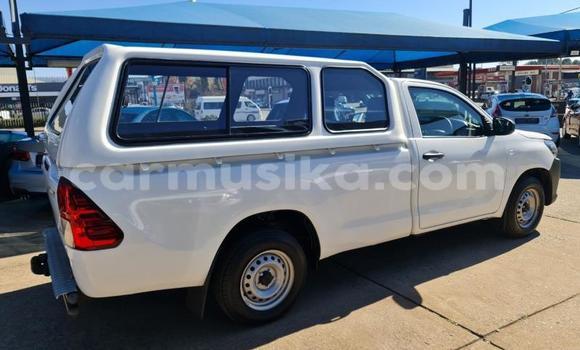 Tenga Tsaru Toyota Hilux Chena Mota in Beitbridge in Matabeleland South Tenga Tsaru Toyota Hilux Chena Mota in Beitbridge in Matabeleland South