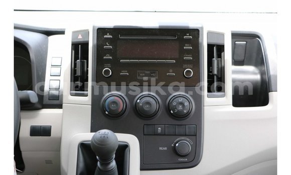 Acheter Import Voiture Toyota Hiace Blanc à Import - Dubai, Harare Acheter Import Voiture Toyota Hiace Blanc à Import - Dubai, Harare