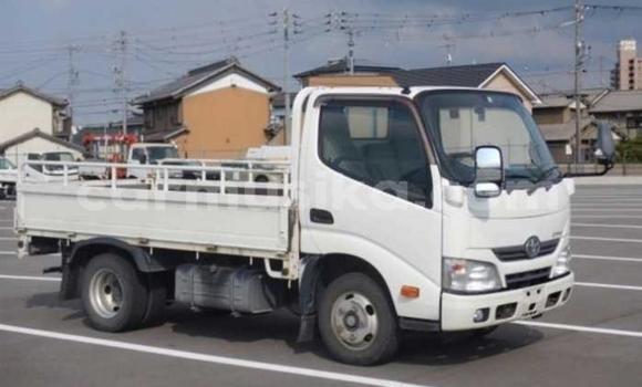 Nunua Ilio tumika Toyota Dyna Nyeupe Lori ndani ya Beitbridge nchini Matabeleland Kusini